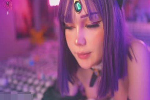 Cosplay ladyboy Princess Toying Her ass And engulfing large Didlo