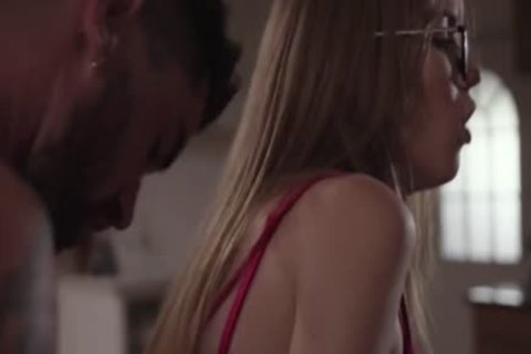 slim blond Tbabe Crystal Thayer Rides Chris ramrod In bed
